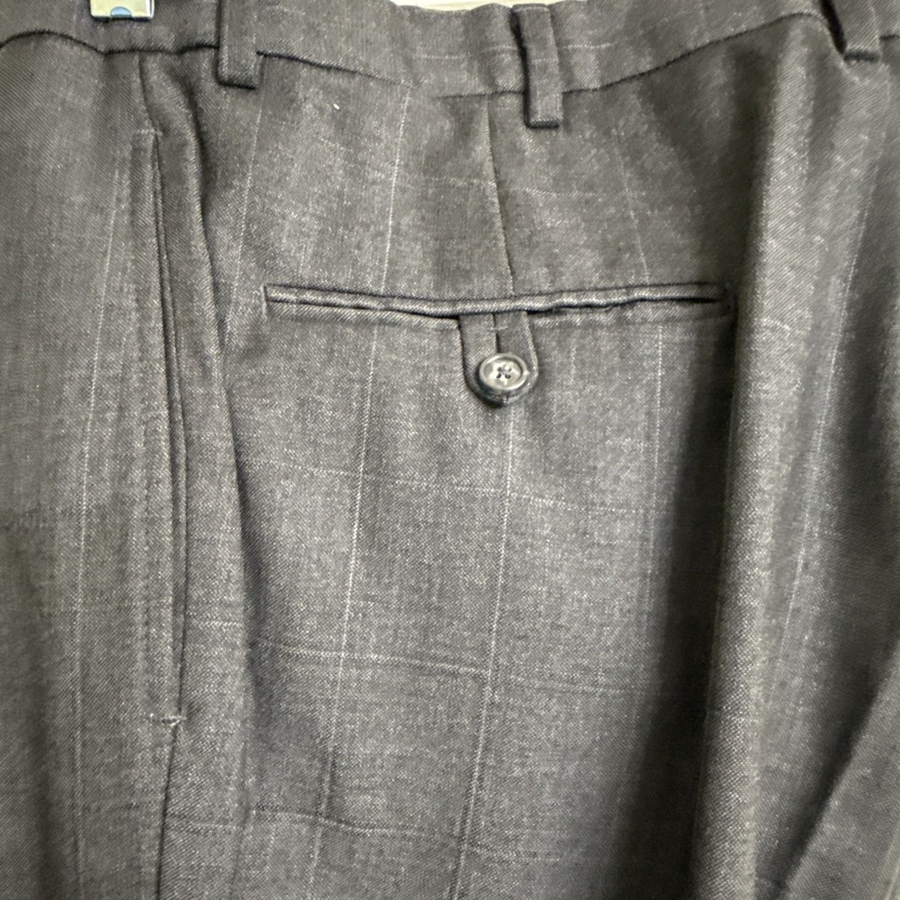 Daniel Cremieux Dark Gray 2 piece suit Men's Suit size 48R - Picture 14 of 16